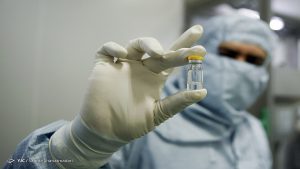 ٨ واکسن ایرانی کرونا در مسیر تولید با وجود تحریم‌ها/ ایران ششمین تولیدکننده واکسن کرونا در جهان