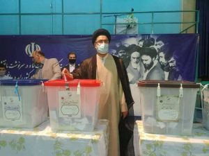 یاسر خمینی رأی خود را به صندوق انداخت