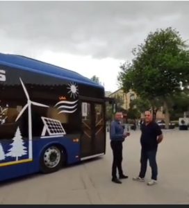 • رونمایی از اولین اتوبوس برقی ایران امروز در شیراز