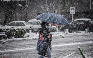 آغاز بارش برف و باران در مناطق مختلف استان