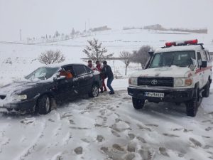 گرفتار شدن بیش از هزار نفر در برف و کولاک