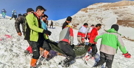 پیکر ۲ کوهنورد حادثه ریزش بهمن در اشترانکوه پیدا شد، ۳ نفر هم‌چنان مفقود