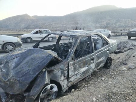 بار فندک باعث آتش سوزی دو خودرو در محور پاتاوه_یاسوج شد