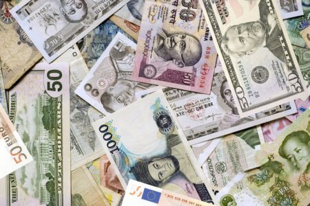 نرخ رسمی پوند و یورو همچنان افزایشی