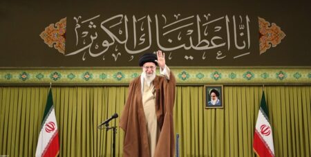 رهبر انقلاب: مبارزه با فساد نقطه قوت جمهوری اسلامی ایران است