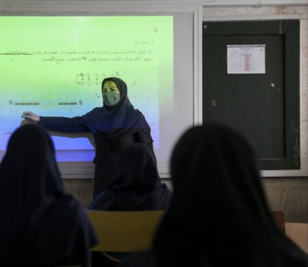 مدرسه‌ها روز شنبه ۱۲ اسفند دایر است/تصمیم‌گیری درباره تعطیلی مدارس شعب رأی‌گیری در تهران