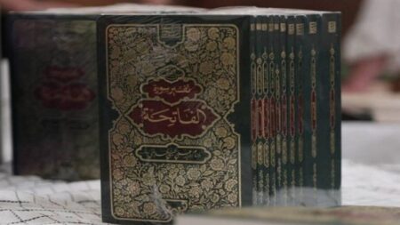 رونمایی از مجموعه کتاب‌های تفسیر قرآن رهبری در بیروت
